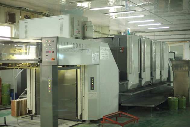 日(ri)本小森四色(se)印刷機